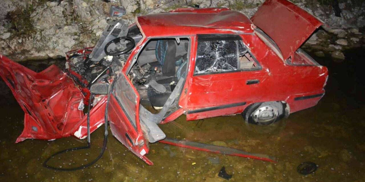 Otomobil dereye uçtu: 1 yaralı