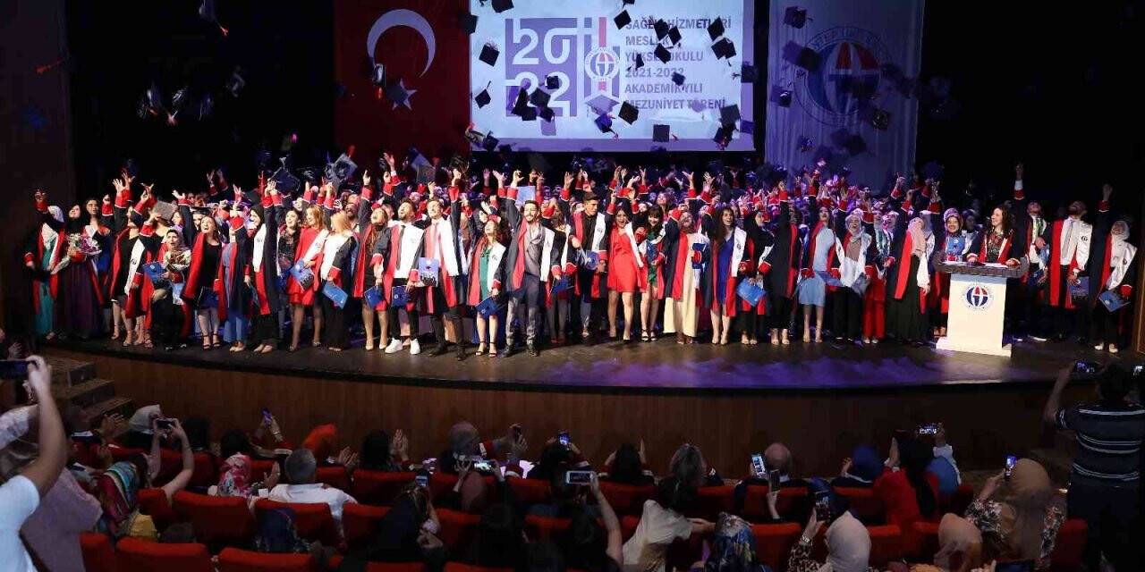 Geleceğin sağlık çalışanları mezun oldu