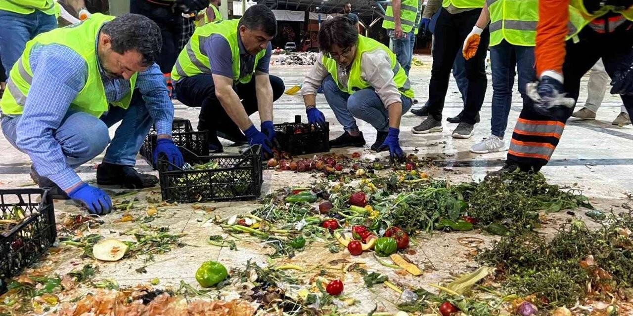 Başkan Fadıloğlu, sebze ve meyve atıklarını ayrıştırdı