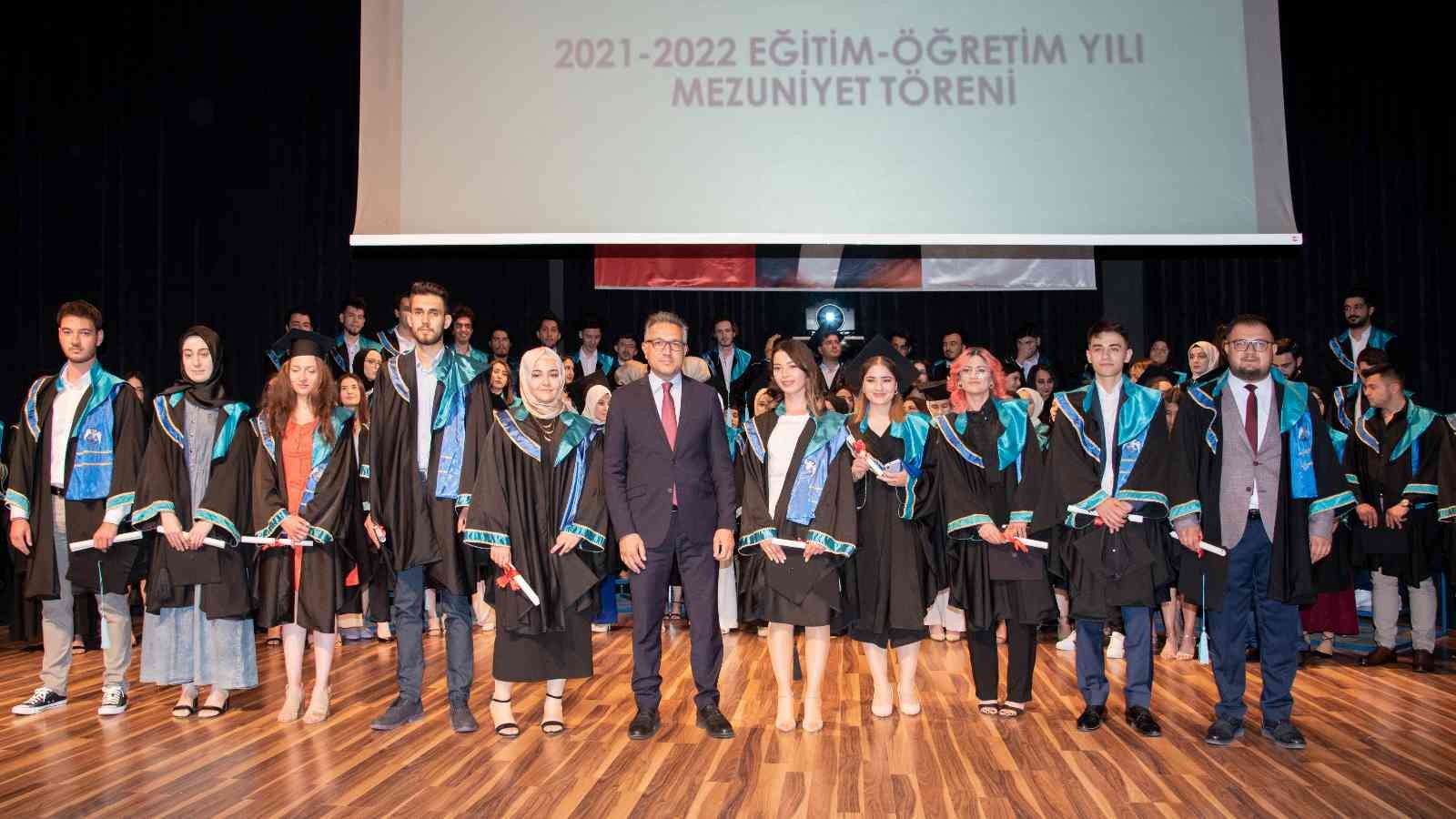 SÜ Uluslararası İlişkiler Bölümü2nden 219 öğrenci mezun oldu