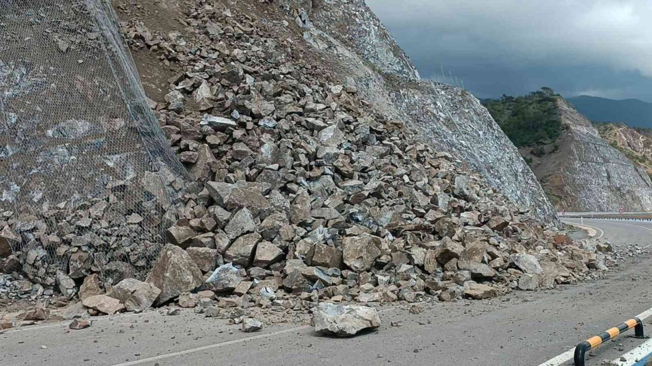 Hatay’da heyelan