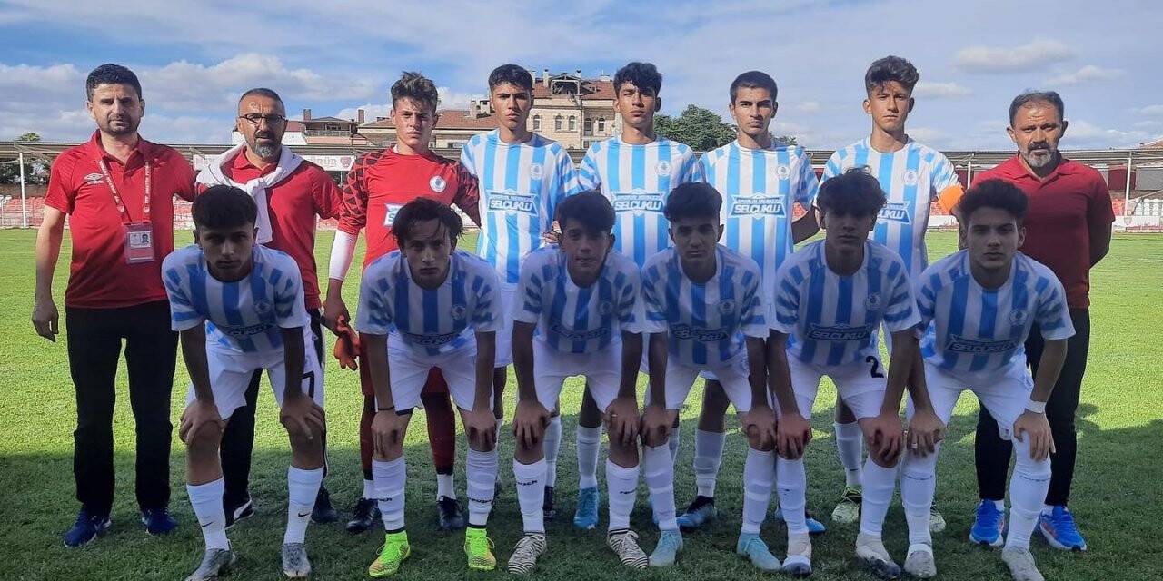 Selçuklu Belediyespor U16 finalde kaybetti
