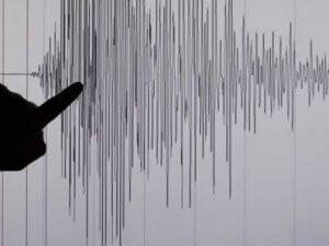 İzmir'de art arda iki deprem meydana geldi