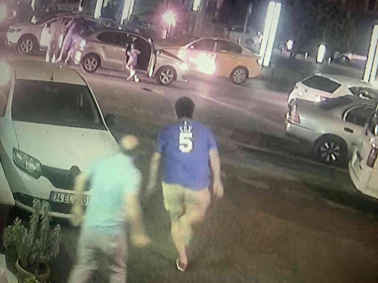 Trafik kavgasını ayırmak isteyen baba oğul bıçaklandı