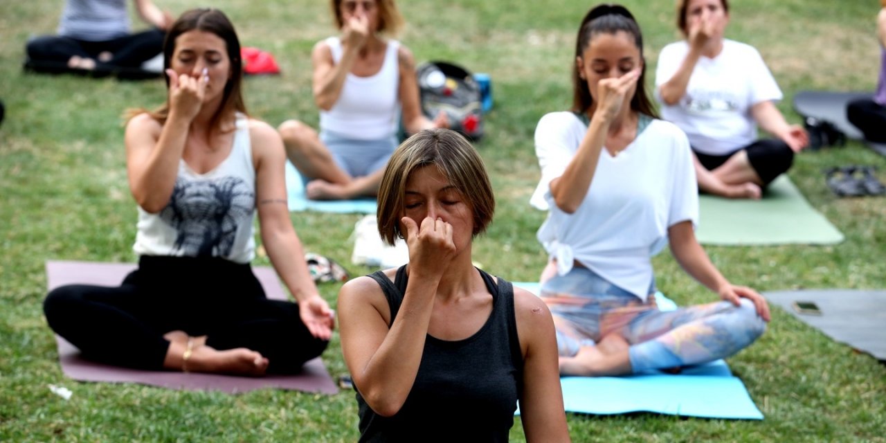 Yoga tutkunları Nilüfer’de buluştu