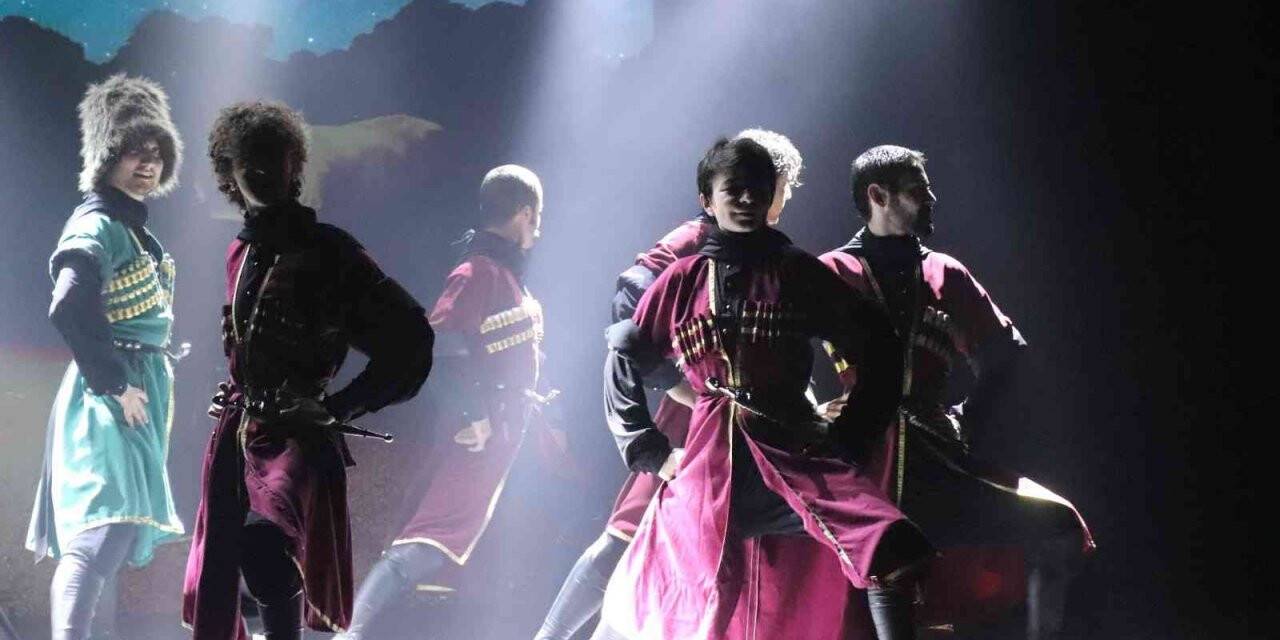 Muhteşem gösteri ayakta alkışlandı