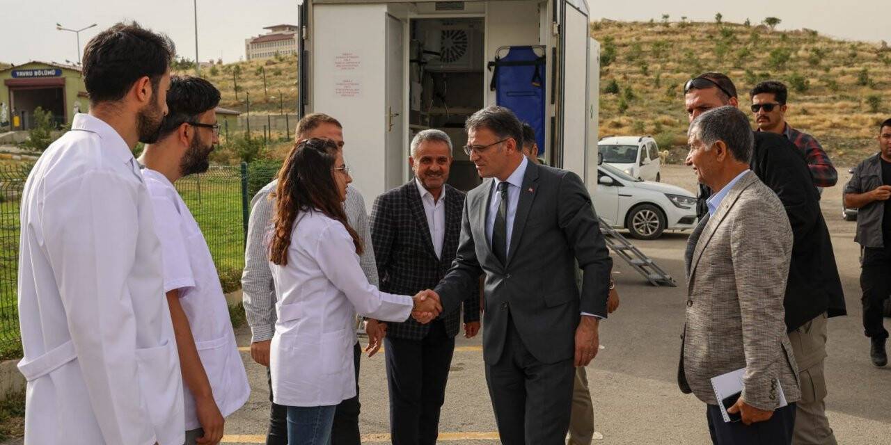 Vali Ozan Balcı: “Van’da hayvan birliği kuruyoruz”