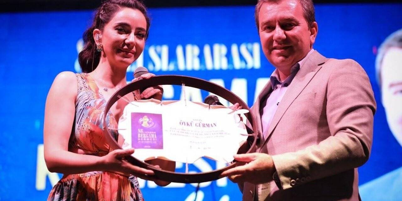 Öykü Gürman Bergama’yı coşturdu