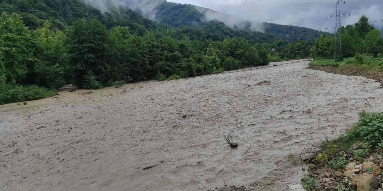 Bartın’da selden zemini zarar gören ev tahliye edildi