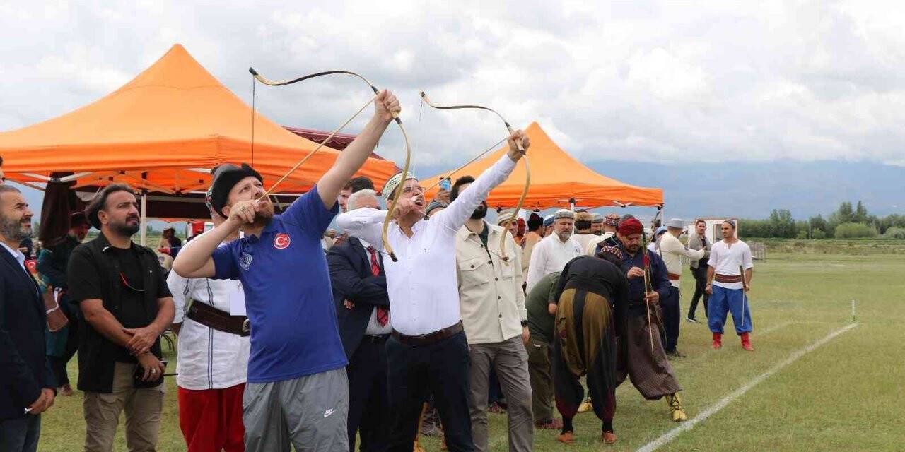 Bilal Erdoğan, Geleneksel Okçuluk Türkiye Şampiyonasına katıldı