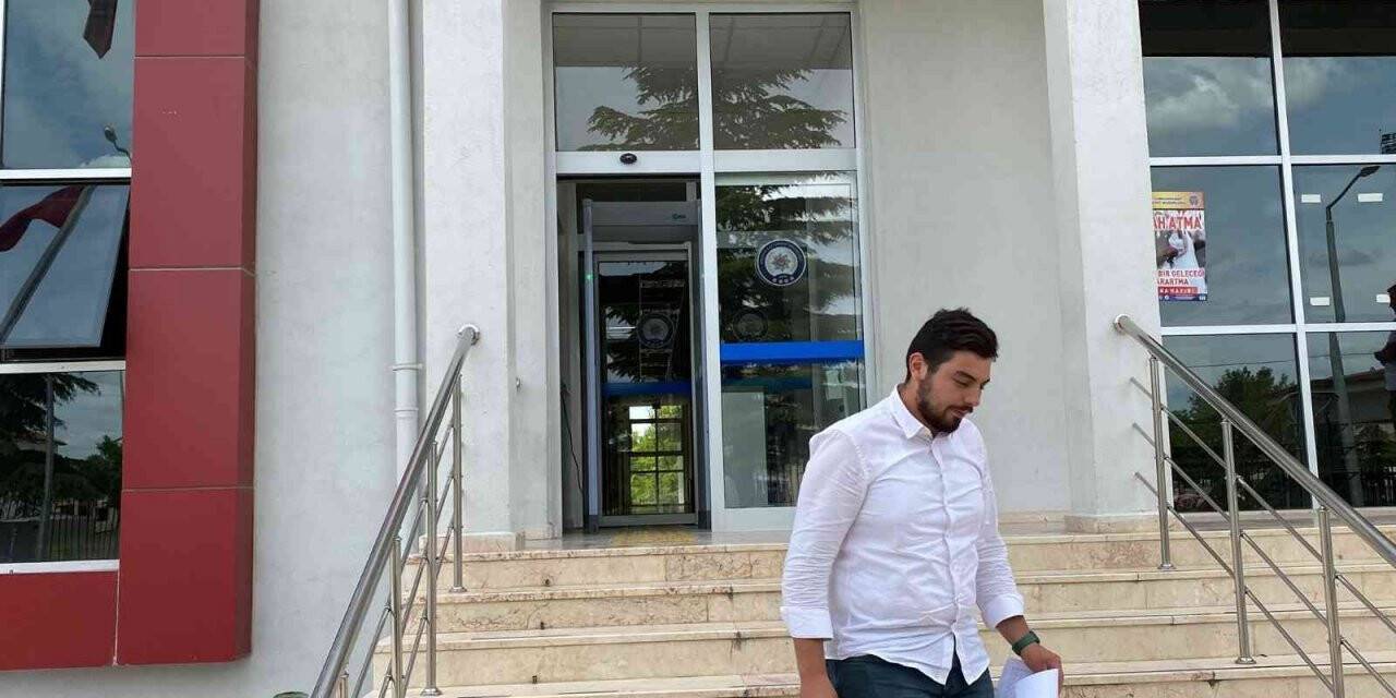 Yumrukla bayıltıp, yerde de defalarca tekmeledi