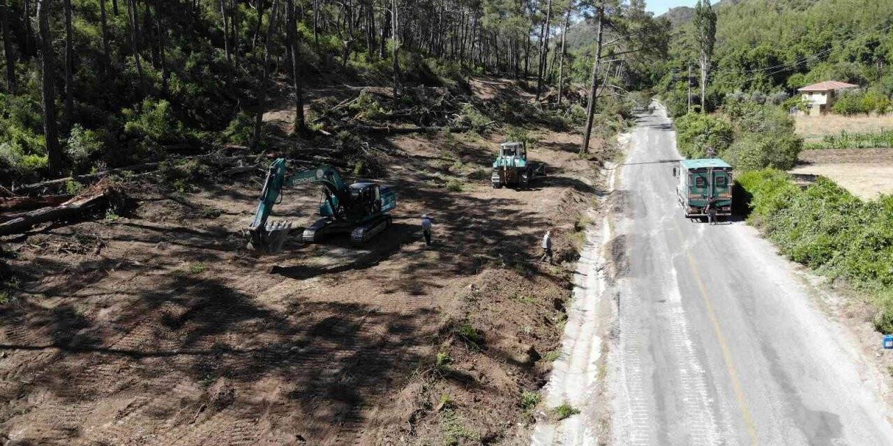 Marmaris’te alev savaşçılarının nöbeti devam ediyor