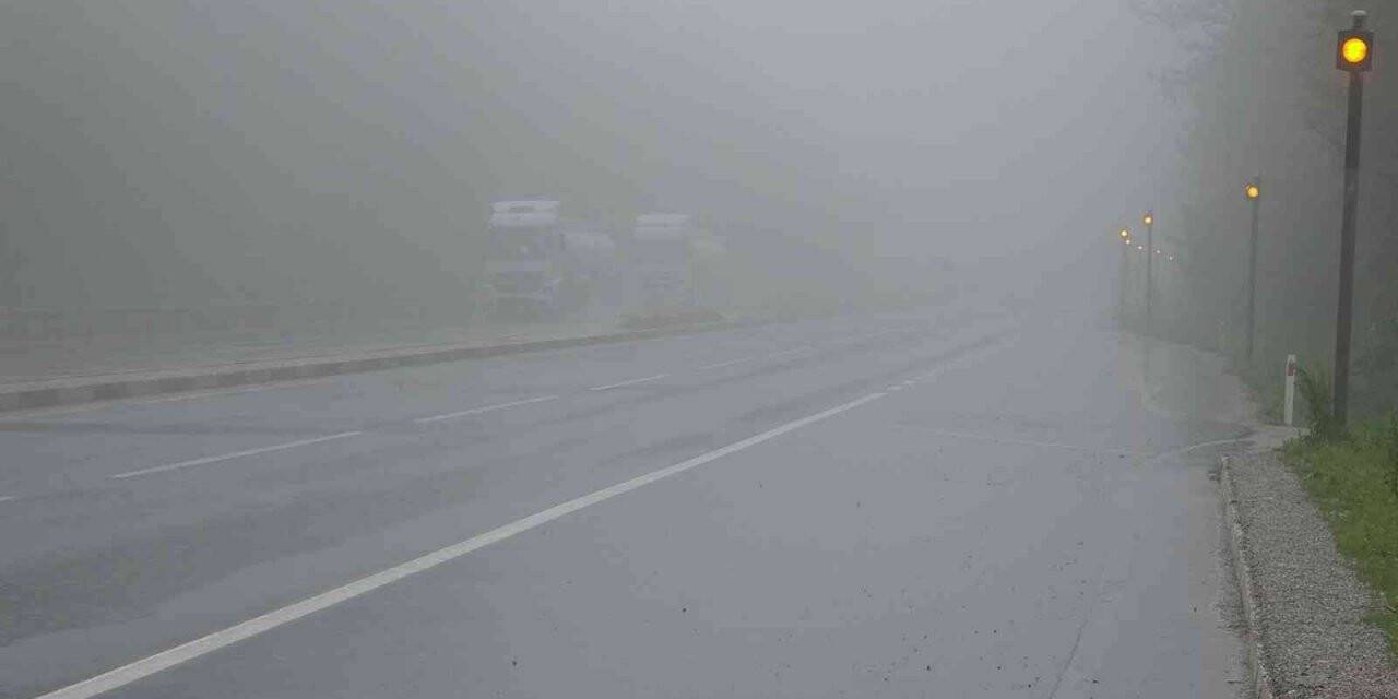 Bolu Dağı’nda şiddetli sağanak ve sis etkili oluyor