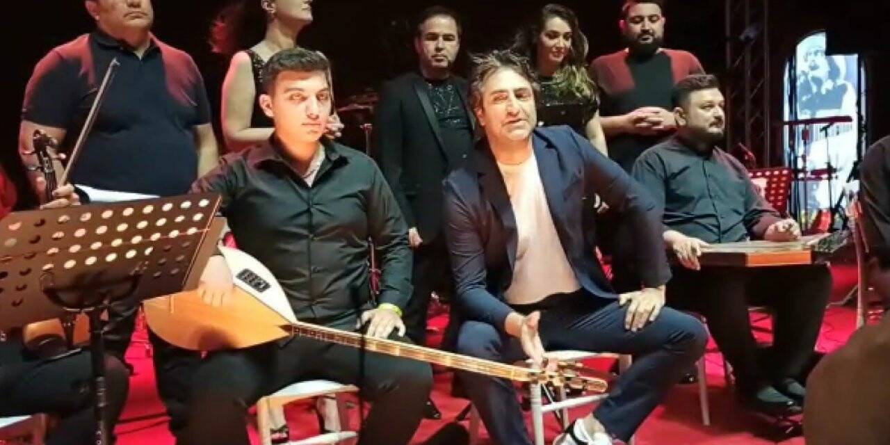 Ses sitemini kapatınca Kırmızıgül çıplak sesle konser verdi
