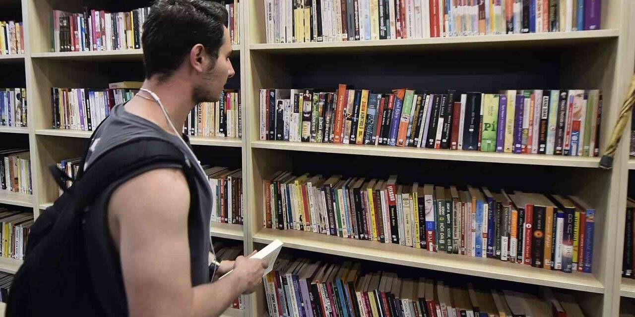 Kitapseverlere metro durağında “İstasyon Kütüphane”