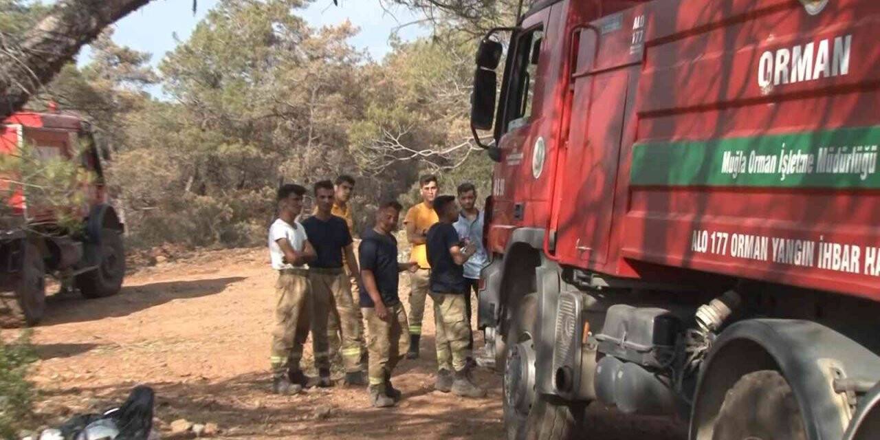 Marmaris’te alev nöbeti tutan orman işçisi: "Her yer güvenli denilene kadar bu bölgedeyiz"