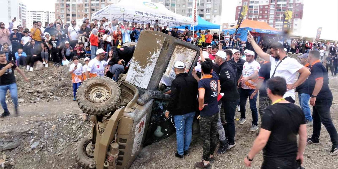 Tokat’taki off-road yarışlarında aracın devrilme anı kameralara yansıdı