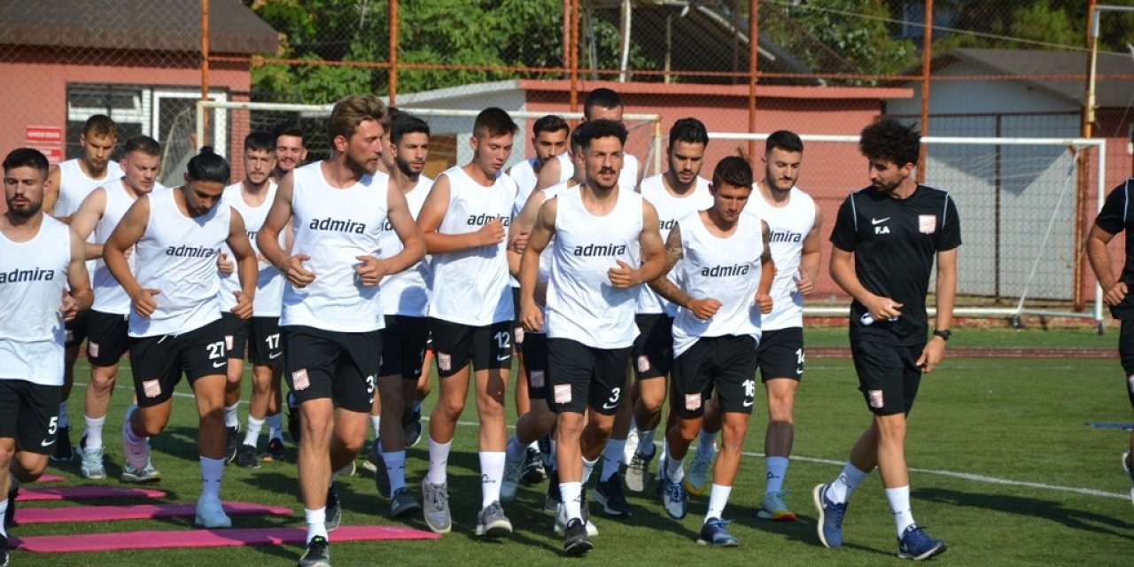 Ayvalıkgücü Belediyespor topbaşı yaptı