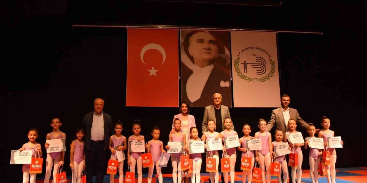 Minik sporcular sahnede hayran bıraktı