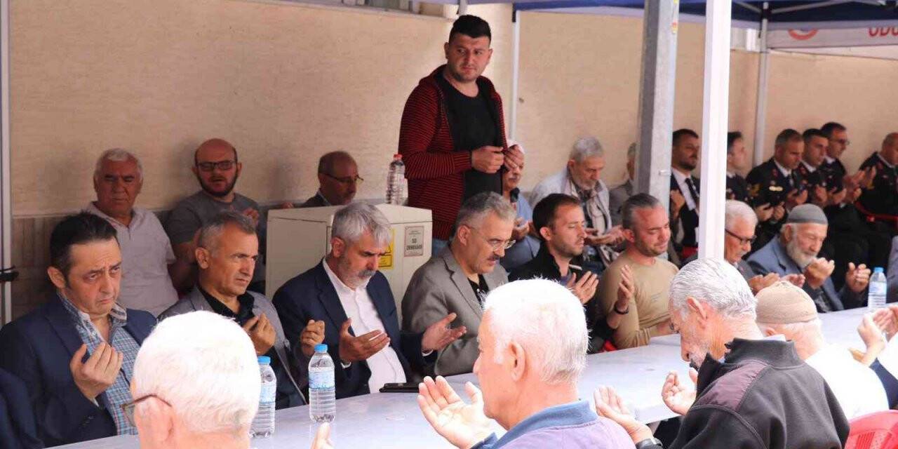 Şehit Arduç’un evinin önünde mevlit okutuldu