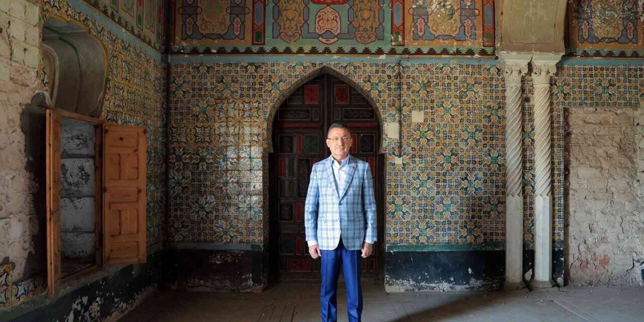 Cumhurbaşkanı Yardımcısı Oktay, Cezayir’de Bey Sarayı’nı ziyaret etti