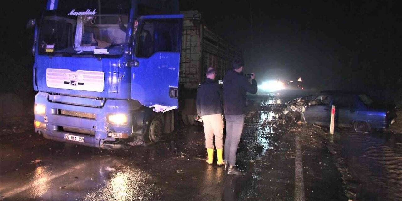 Yaka selinin getirdiği taşlar ve çamur kazayı beraberinde getirdi