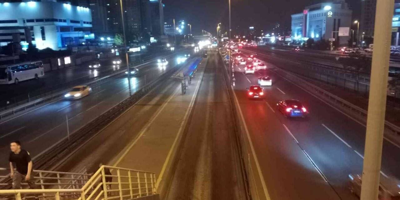 İBB’nin metrobüs hattındaki “Beyaz Yol” çalışması başladı