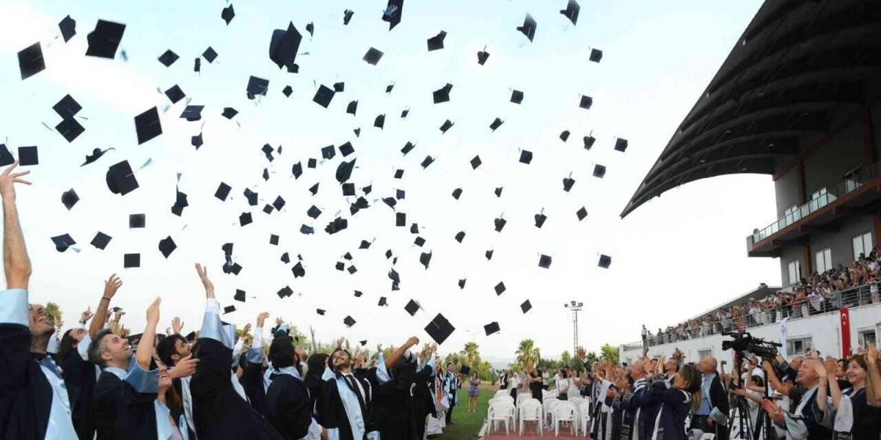 ADÜ Tıp Fakültesi Mezuniyet Töreni gerçekleştirildi