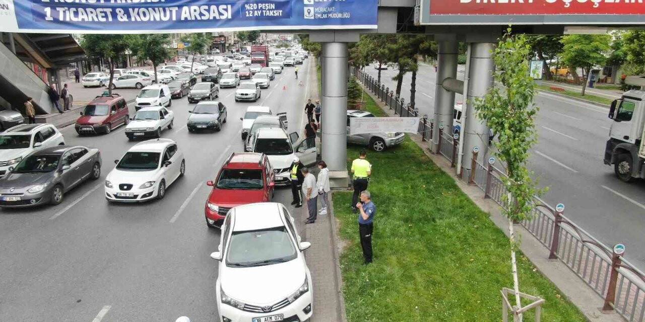 Kayseri’de 9 araç birbirine girdi: 1 yaralı