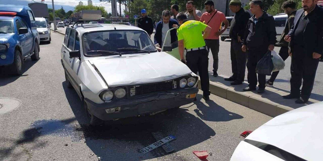 Erzincan’da trafik kazası: 3 yaralı