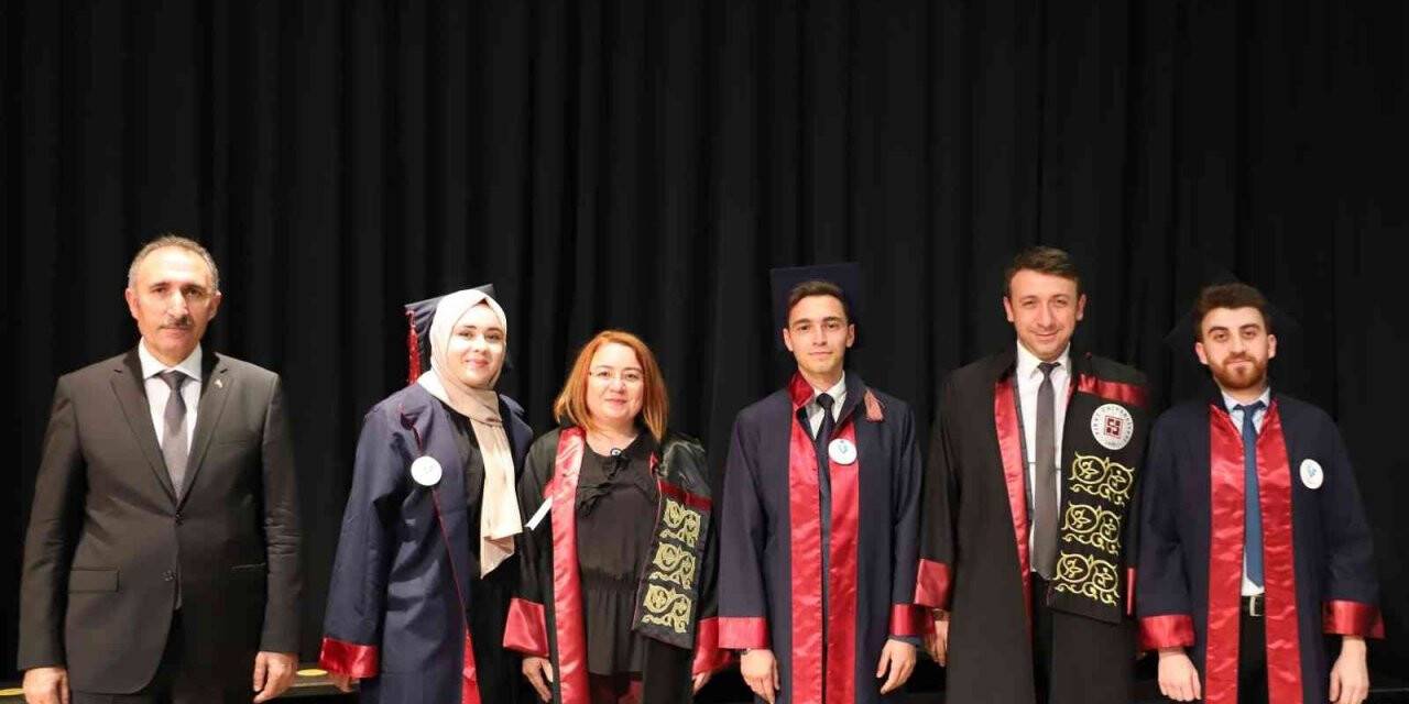 Fırat Üniversitesi mezunlarını vermeyi sürdürüyor