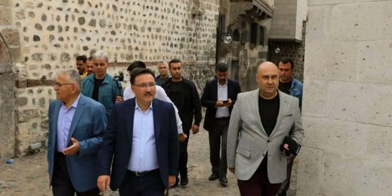 Başkan Büyükkılıç ve Vali Çiçek Tarihi Kayseri Mahallesi’ni inceledi