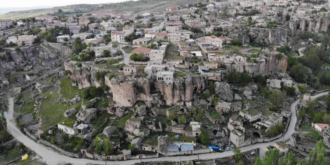 Gelveri evleri 200 yıllık mazisi ile ilk günkü gibi ayakta