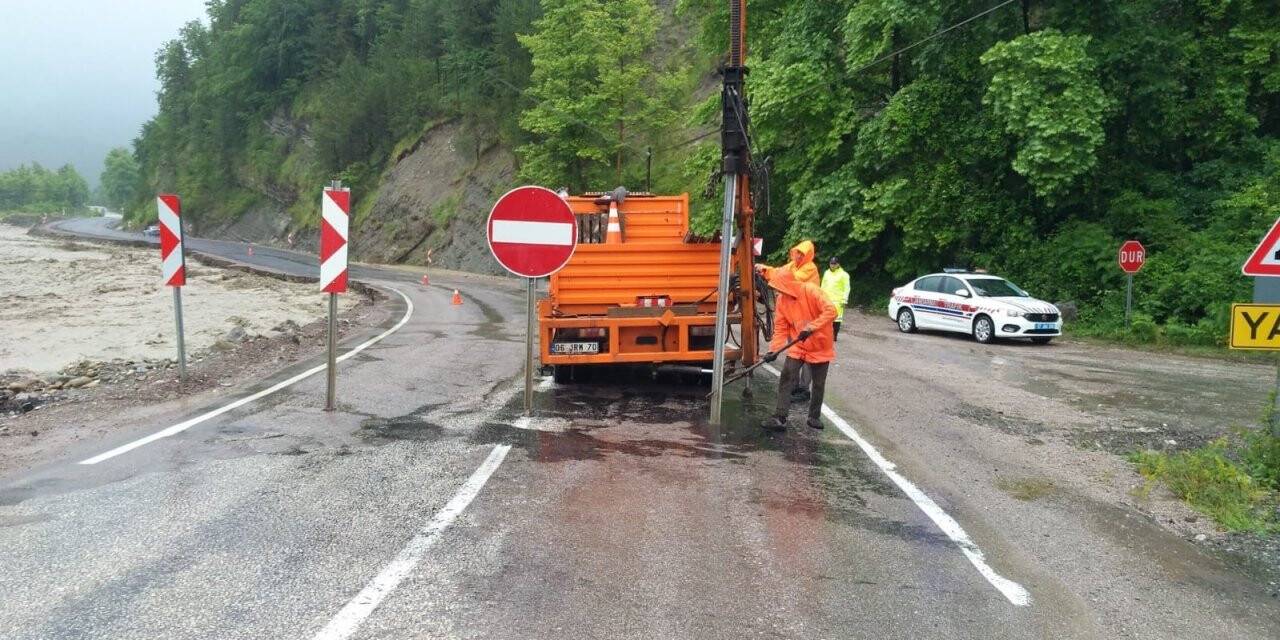 Ayancık-Türkeli güzergahı trafiğe kapatıldı