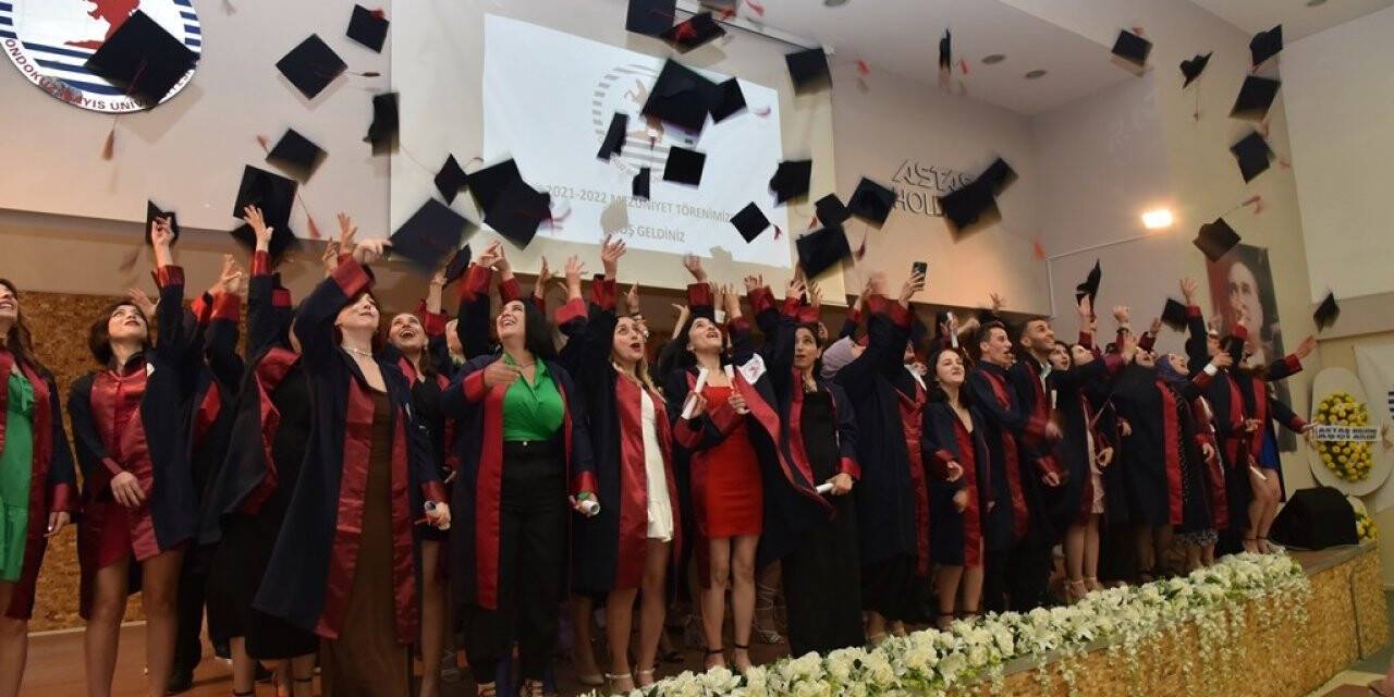 OMÜ Turizm Fakültesi’nde mezuniyet coşkusu