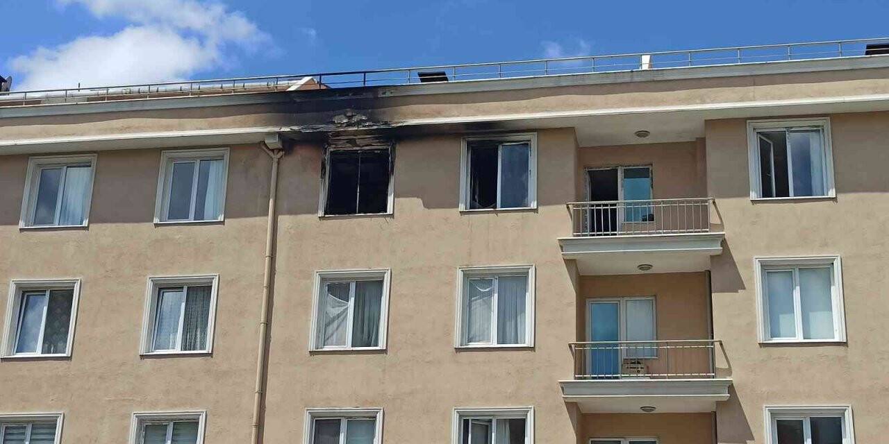 Büyükçekmece’de 5 katlı binada çıkan yangın paniğe neden oldu