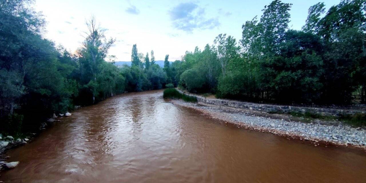 Tağar Çayı,  yağışlar sonrasında renk değiştirdi