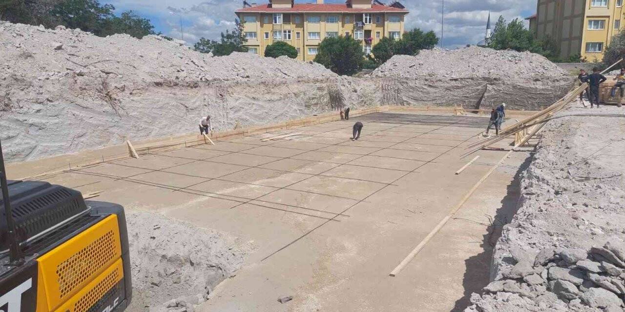 Tomarza’da öğrenci yurdunun temel açma çalışmaları başladı