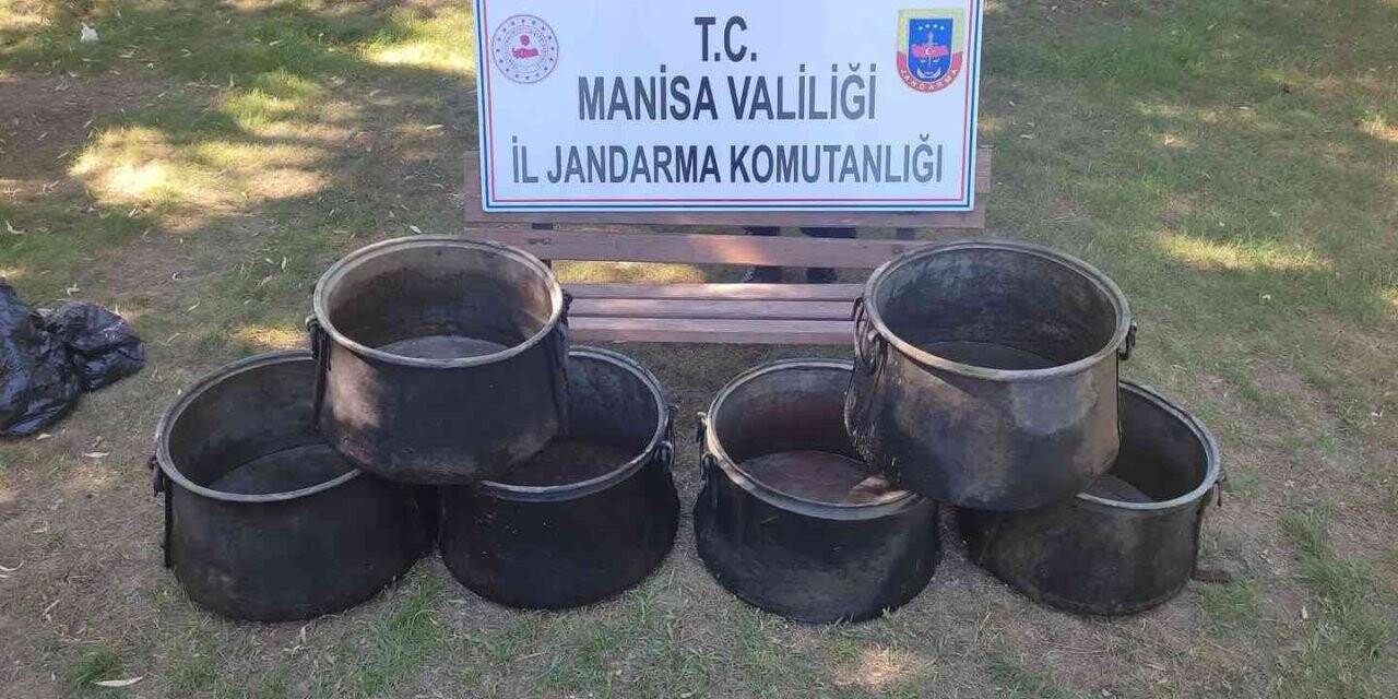 Caminin bakır kazanlarını çalan hırsızlar yakalandı