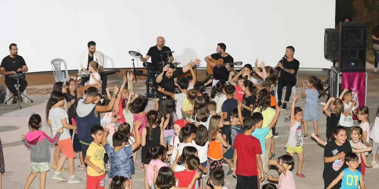 Manisa’da amfi tiyatro çocuk sesleriyle şenlendi