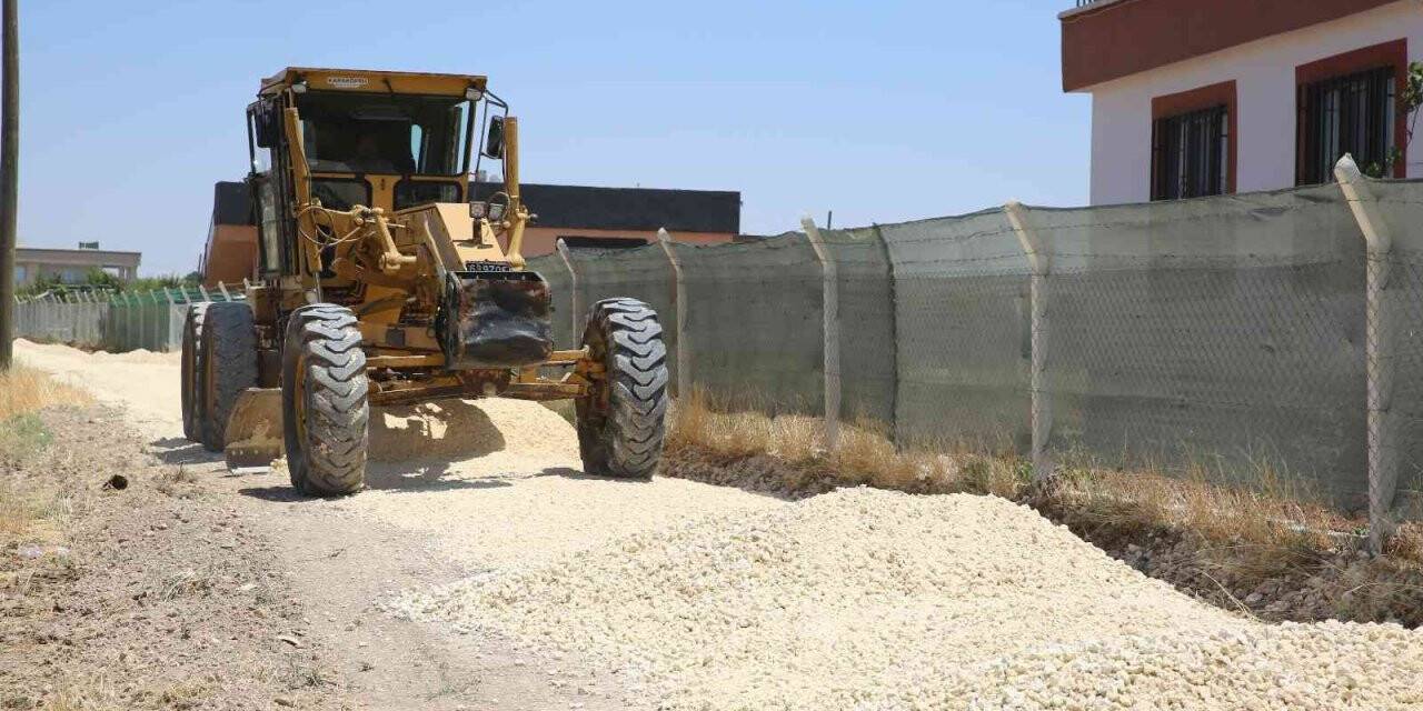 Karaköprü kırsalında stabilize yol çalışması