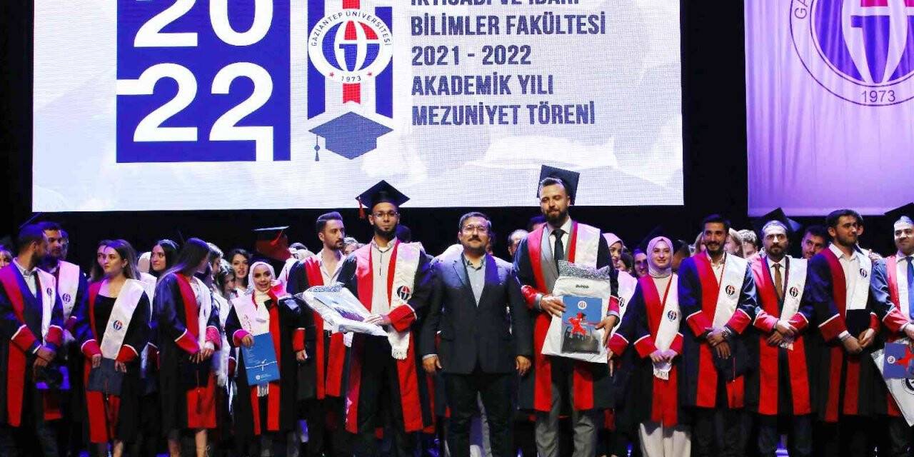 GAÜN İktisadi ve İdari Bilimler Fakültesi öğrencilerini mezun etti