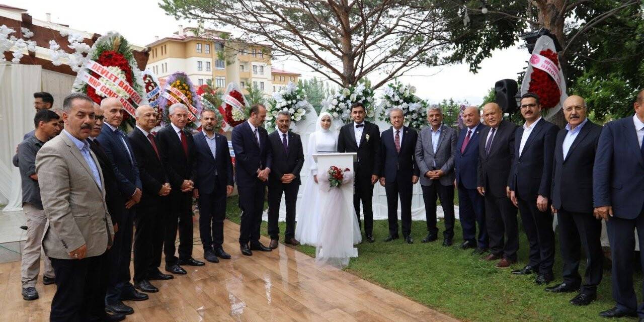 Başkan Aksun oğlunun nikâhını kıydı