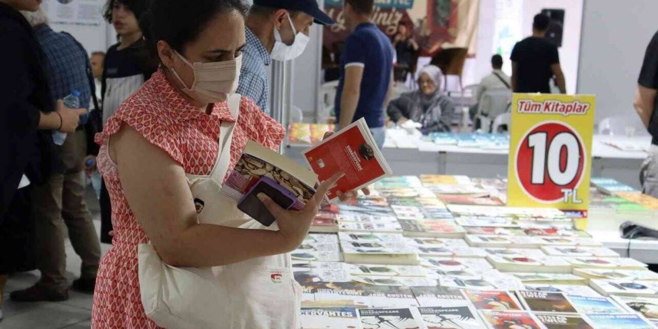 Başkan Hürriyet: "İzmit Kitap Günleri etkinliğimizi geleneksel hale getirmek istiyoruz"