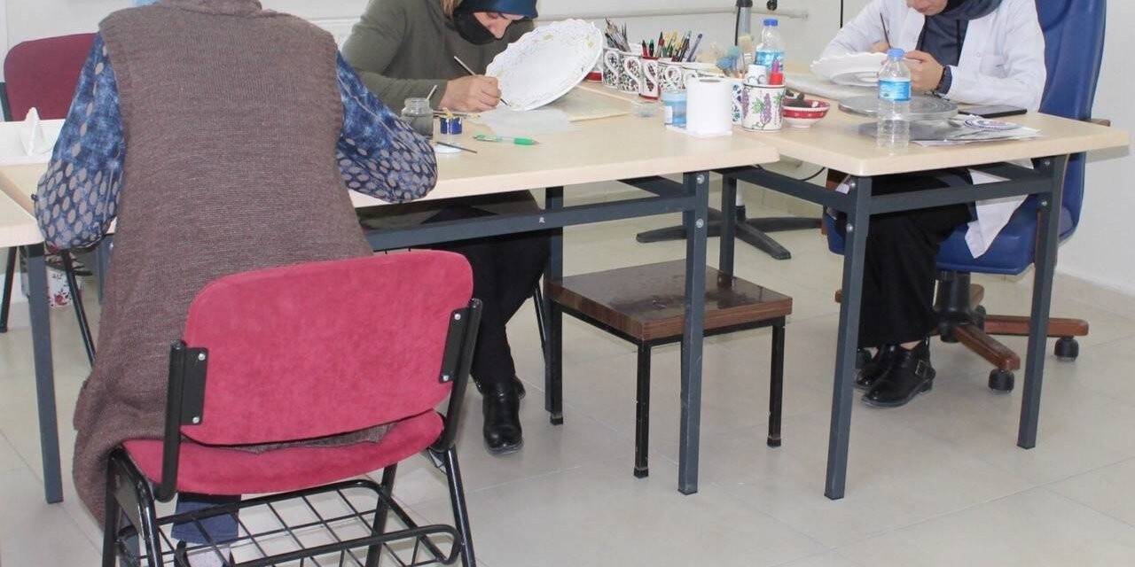 Çini seramikler Bayburtlu kadınların ellerinde hayat buluyor