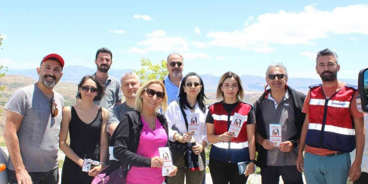 Elazığ’da jandarma ekipleri vatandaşları uyuşturucuya karşı bilgilendirdi