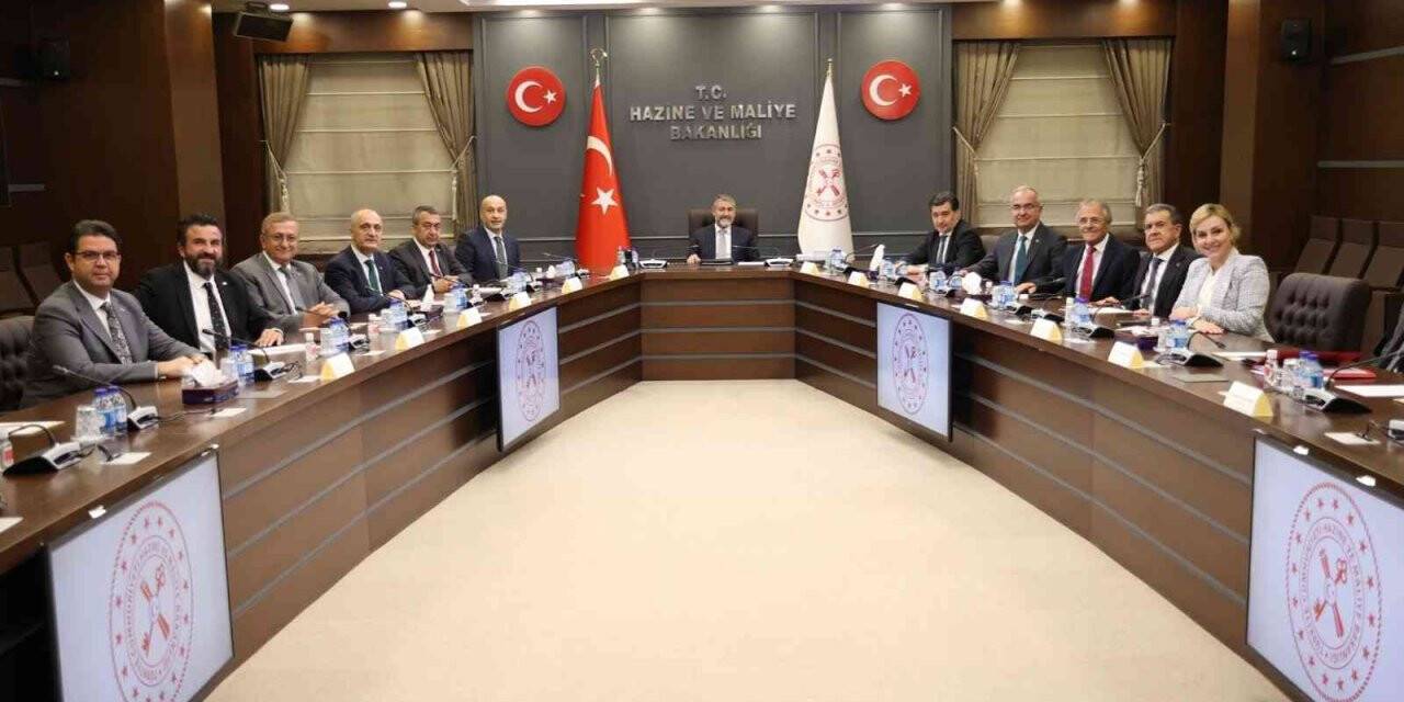 Bakan Nebati, TİM Başkanı Mustafa Gültepe ile görüştü