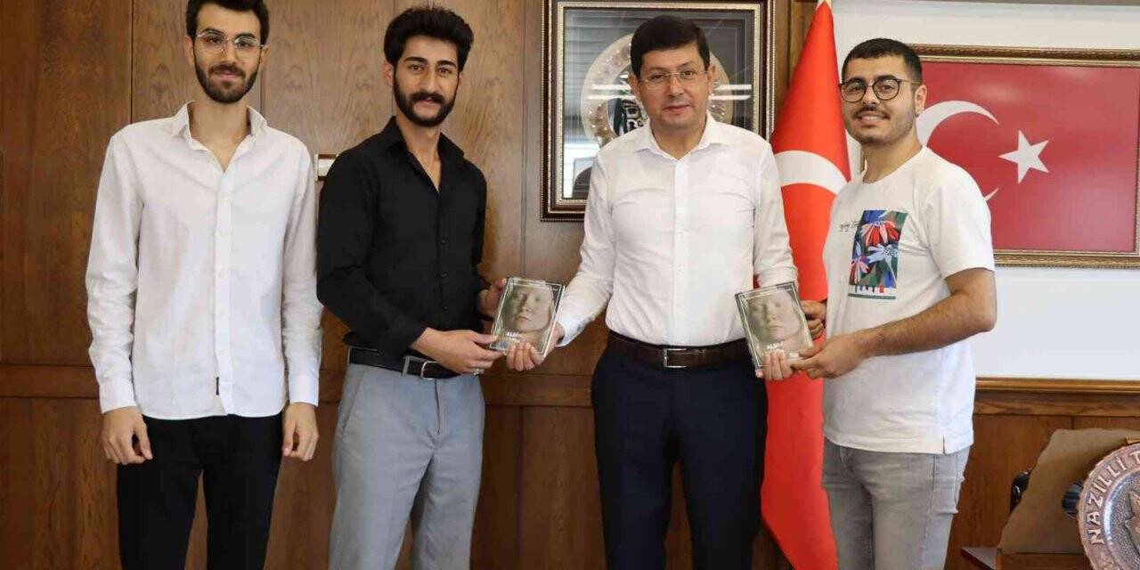 Duyarlı gençler projelerini Başkan Özcan ile paylaştı