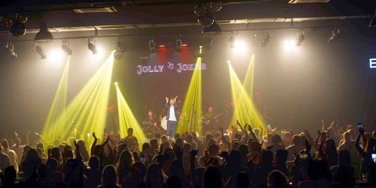 Emre Kaya "Usta Şarkılar"la zirvede