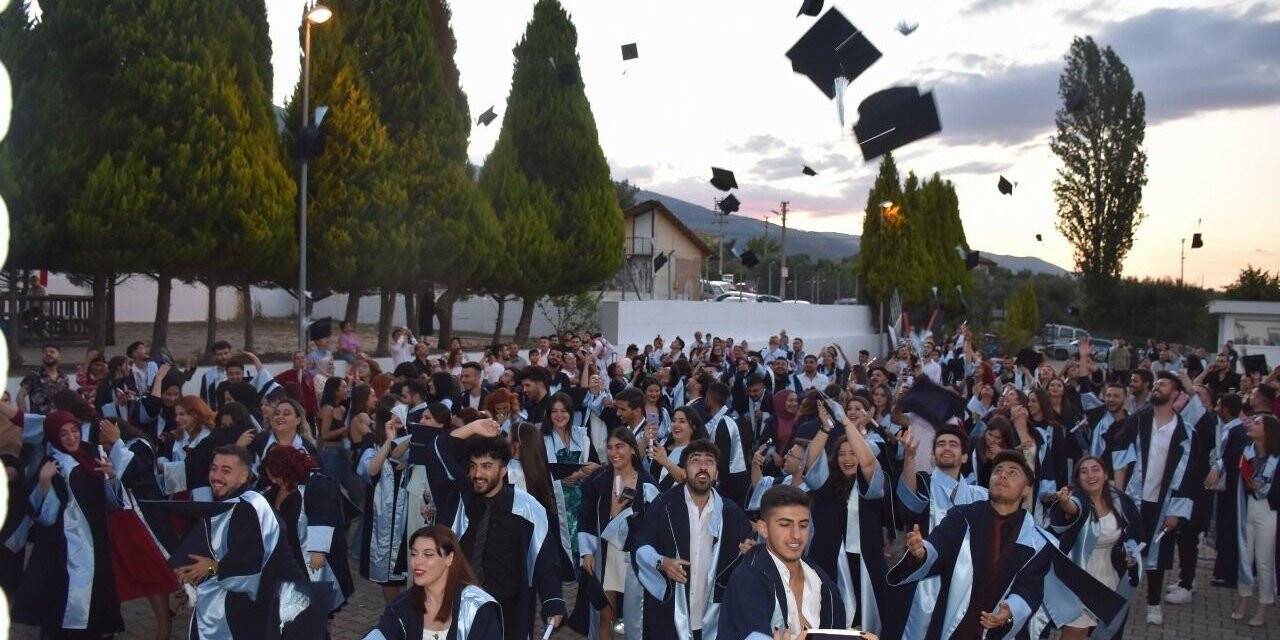 Karacasu Memnune İnci MYO Mezuniyet Töreni gerçekleşti